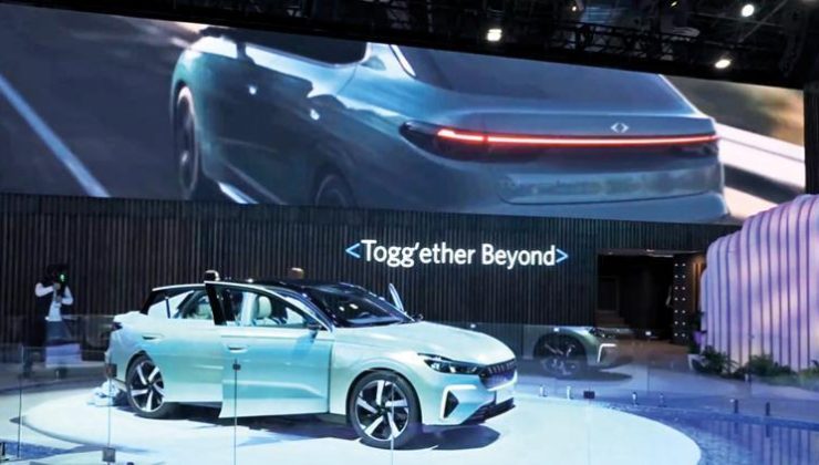 Bakan Kacır yerli otomobilin yol haritasını anlattı: Togg’un sedan modeli Las Vegas’ta tanıtıldı