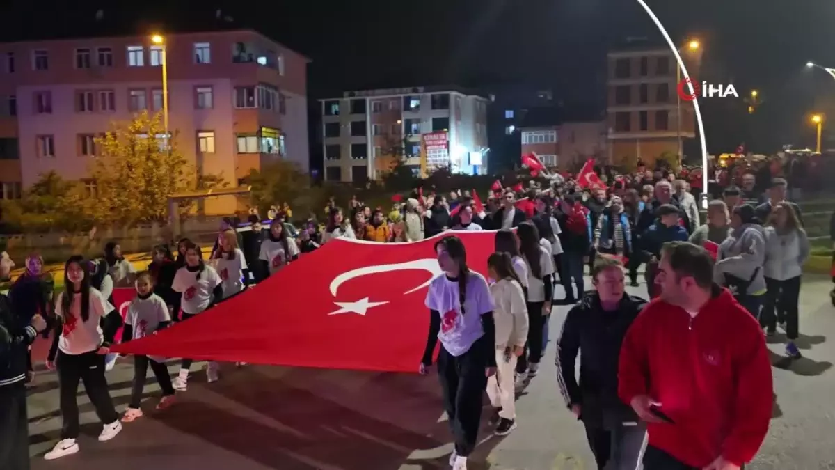 Cumhuriyetin 101. Yılı İçin Karabük’te Fener Alayı Düzenlendi